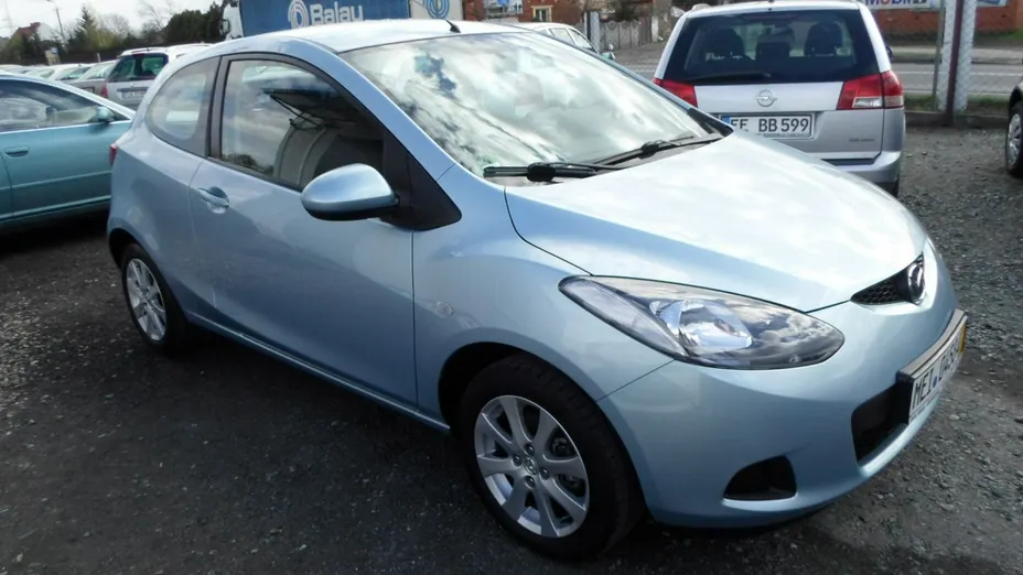 MAZDA 2 -
