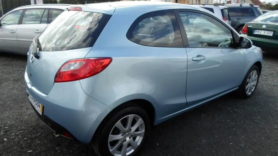 MAZDA 2 -