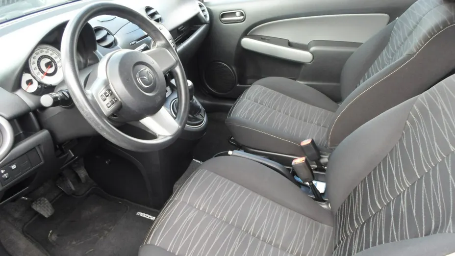 MAZDA 2 -