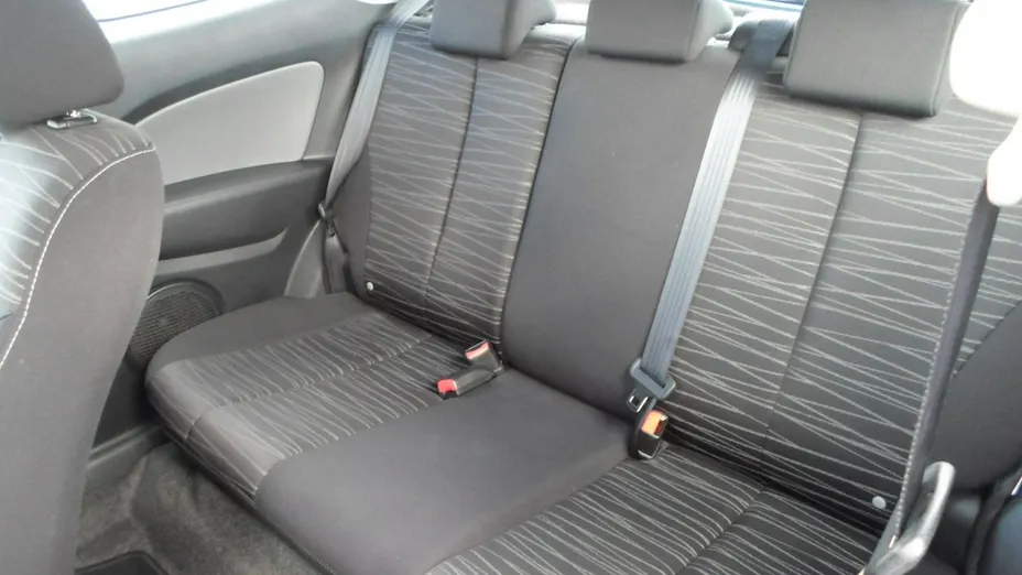 MAZDA 2 -