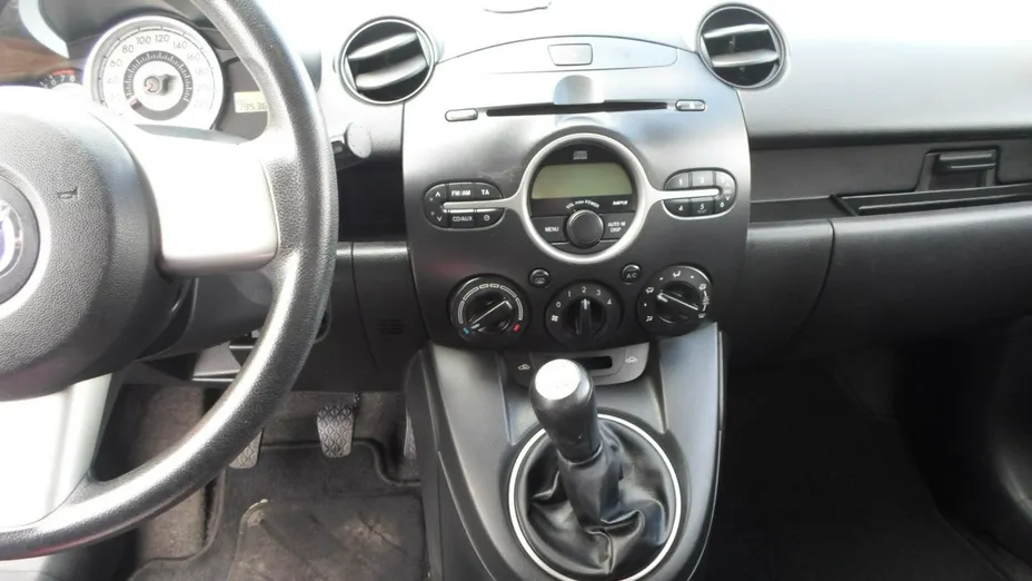 MAZDA 2 -