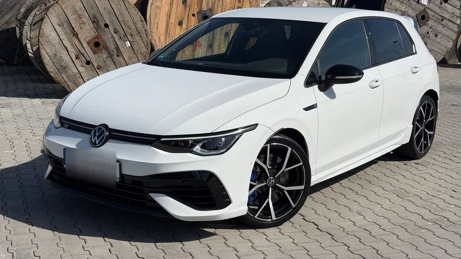 VOLKSWAGEN Golf -