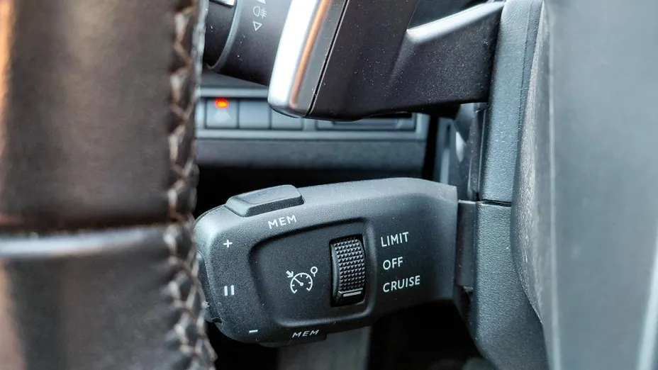 PEUGEOT 3008 3008 1.5 BlueHDi Allure S&S EAT8