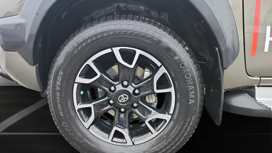 TOYOTA HiLux Hilux 2.8 D-4D mHEV Double Cab Invincible 4x4 aut