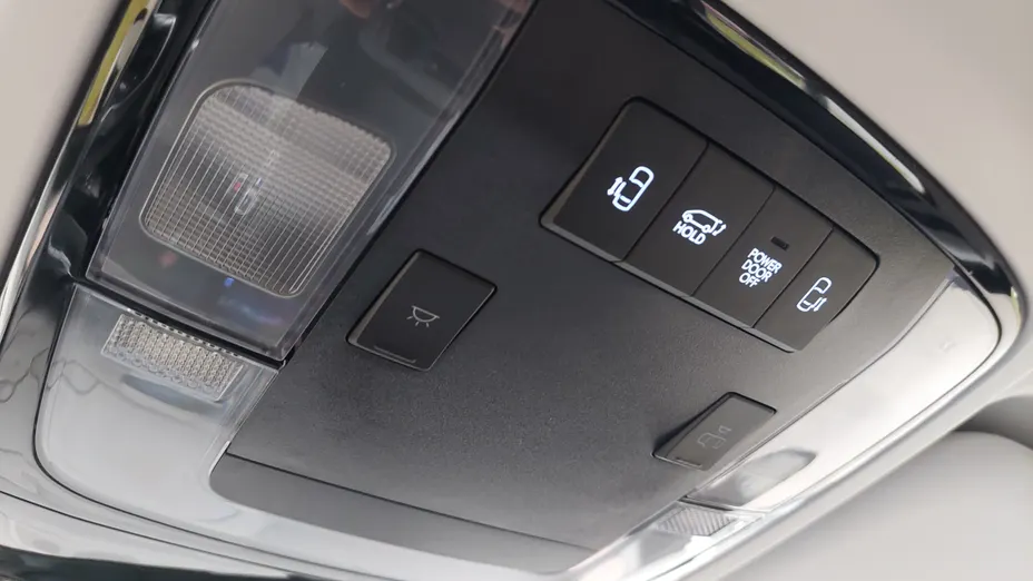 HYUNDAI Staria Staria 1.6 T-GDI HEV Smart VIP aut Nowy