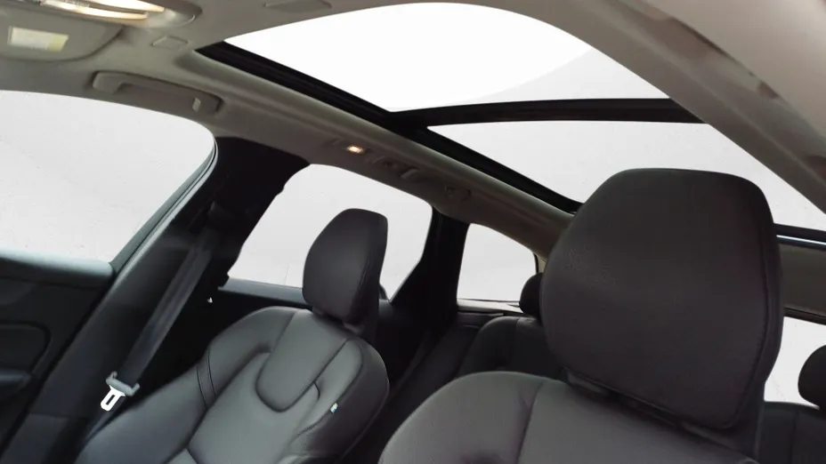 VOLVO XC60 XC60 T6 Plug-In Hybrid AWD Plus Dark aut