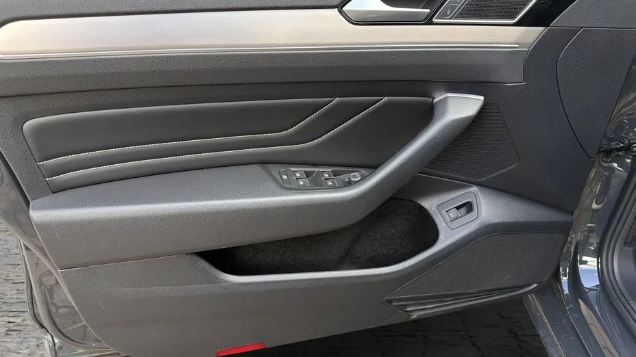 VOLKSWAGEN Passat -