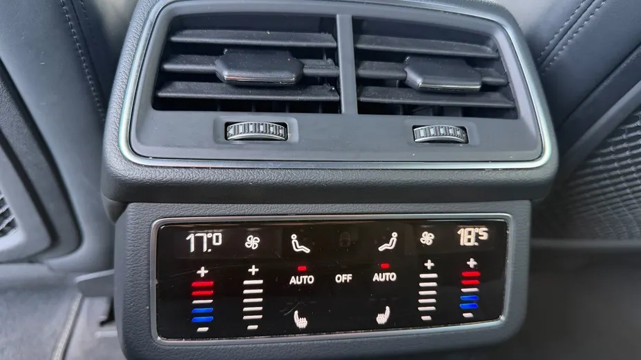 AUDI S6 -