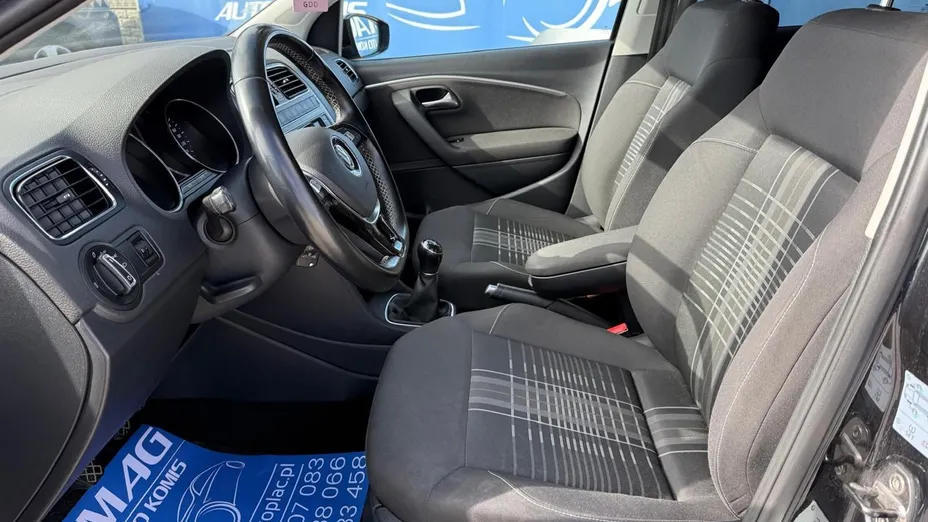 VOLKSWAGEN Polo -