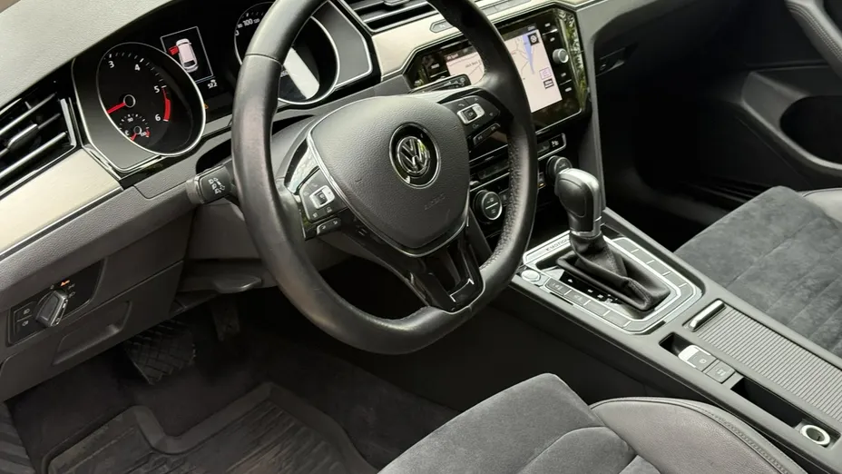 VOLKSWAGEN Passat -