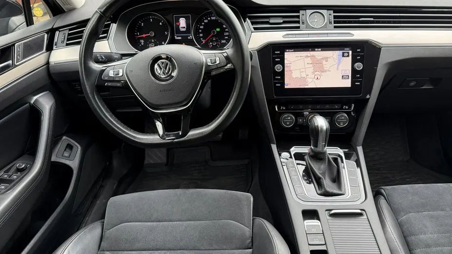 VOLKSWAGEN Passat -