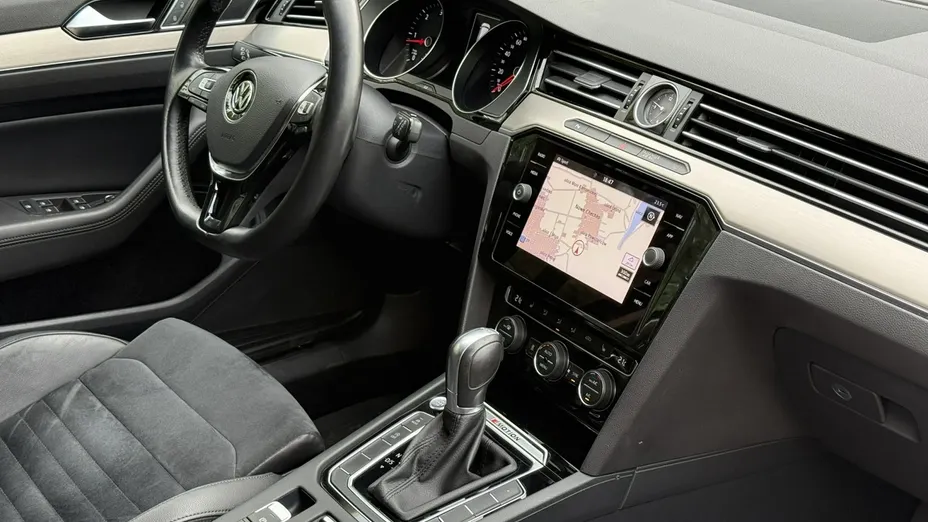 VOLKSWAGEN Passat -