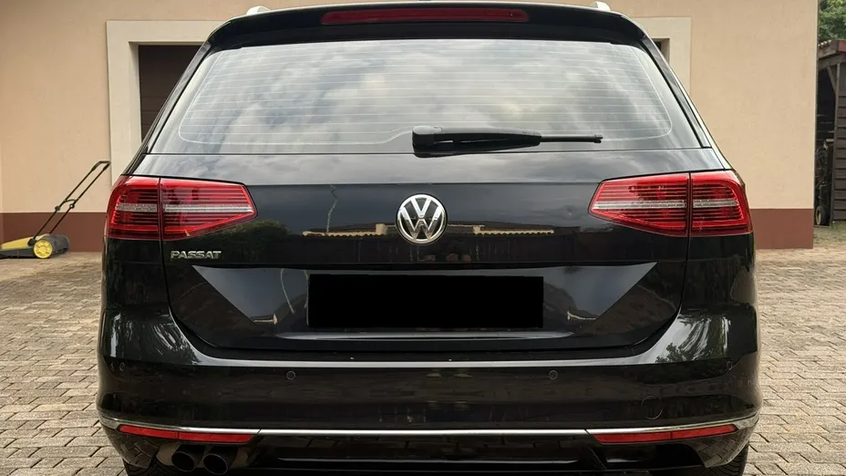 VOLKSWAGEN Passat -