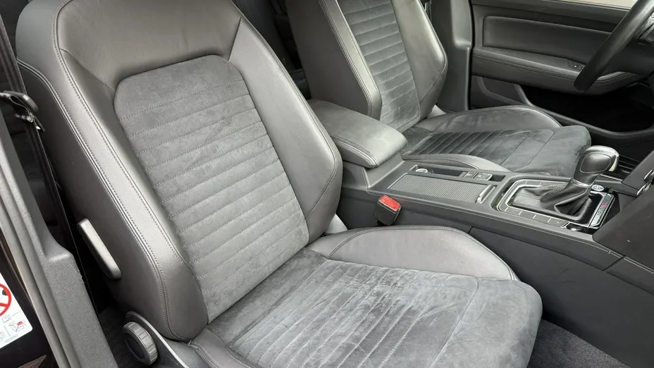 VOLKSWAGEN Passat -