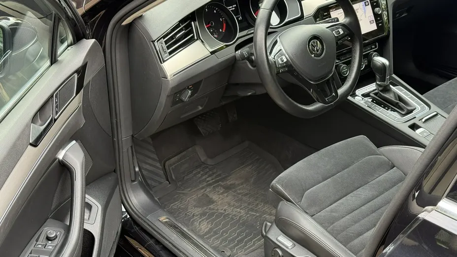 VOLKSWAGEN Passat -