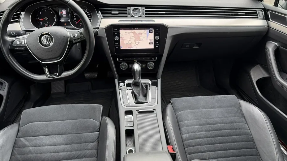 VOLKSWAGEN Passat -
