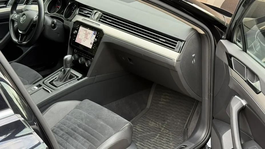VOLKSWAGEN Passat -