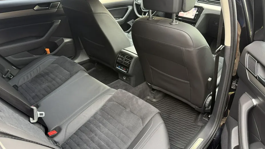 VOLKSWAGEN Passat -