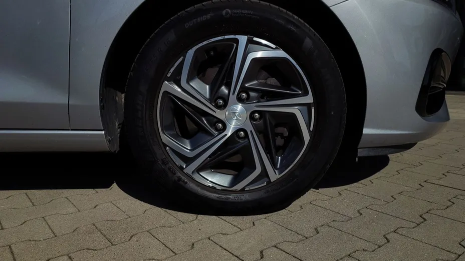 HYUNDAI i30 -
