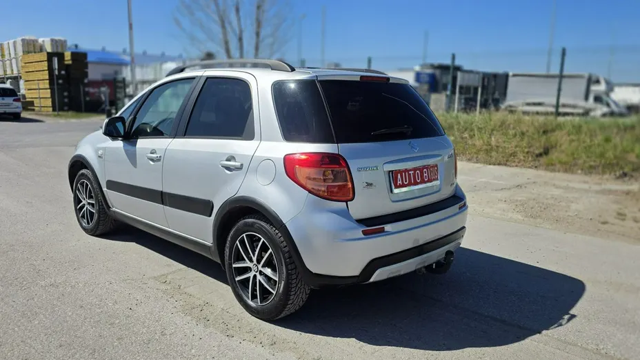 SUZUKI SX4 -