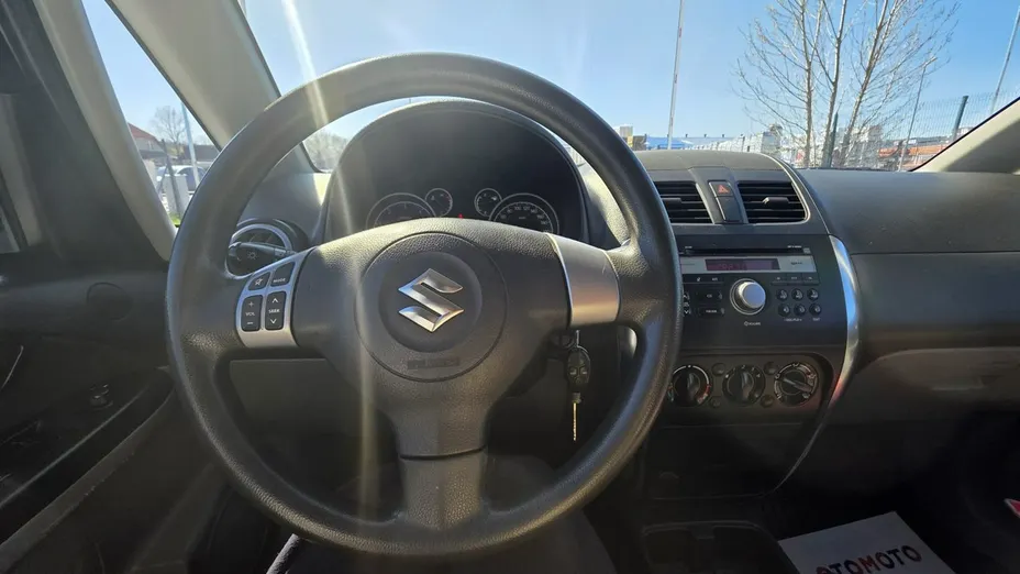 SUZUKI SX4 -