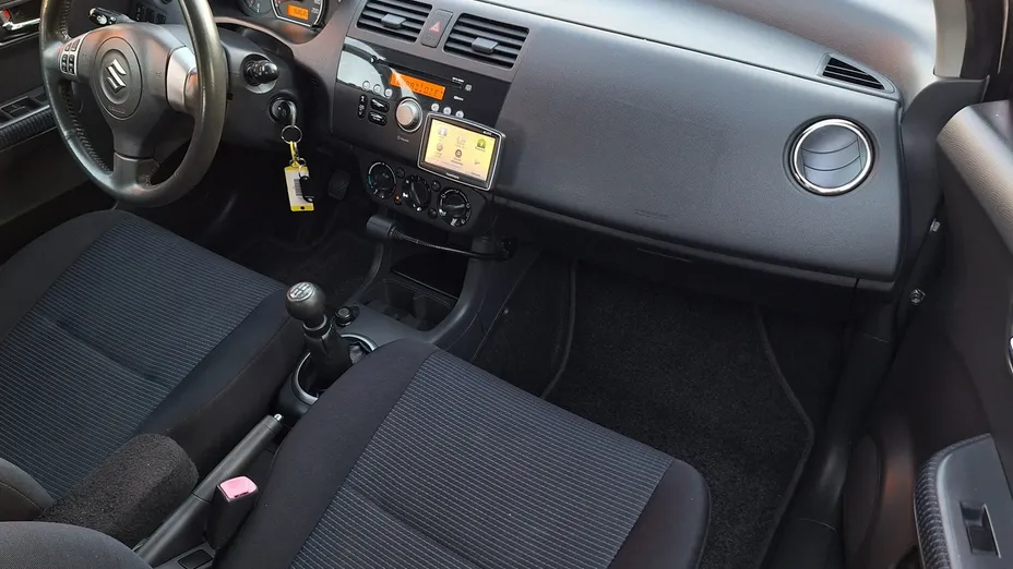 SUZUKI Swift -