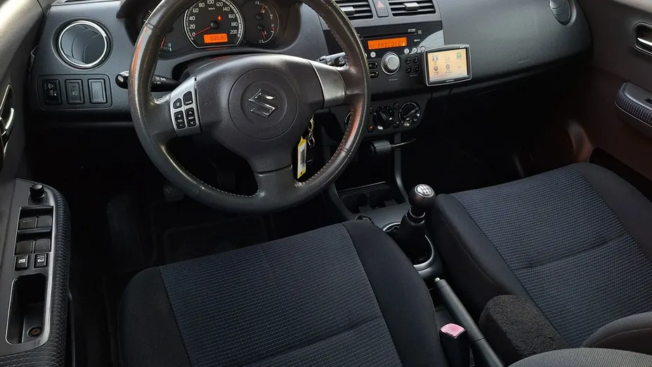 SUZUKI Swift -