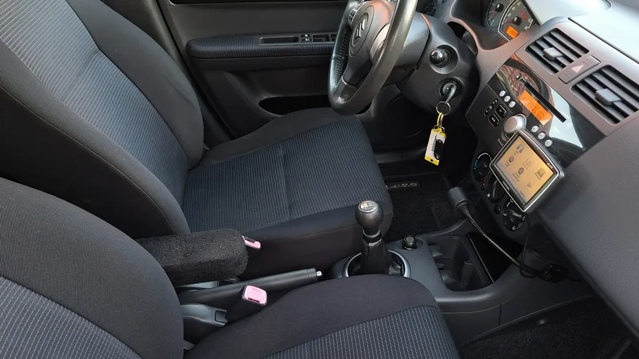 SUZUKI Swift -