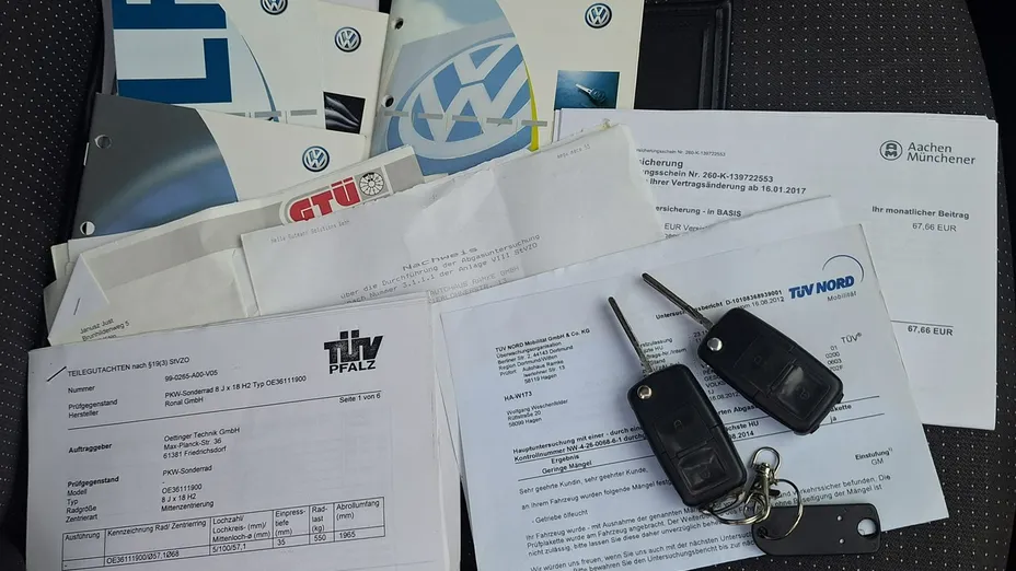 VOLKSWAGEN Golf -