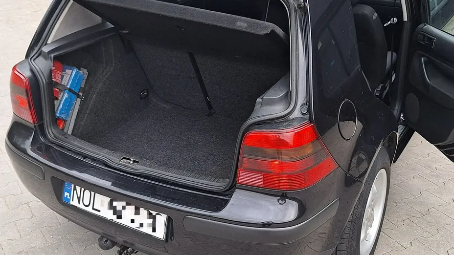 VOLKSWAGEN Golf -