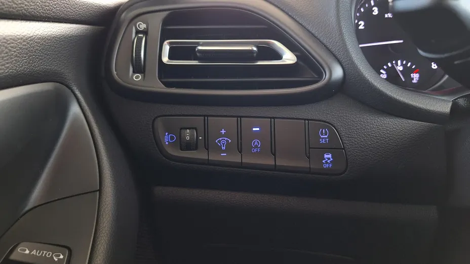 HYUNDAI i30 i30 1.5 T-GDI 48V Comfort DCT