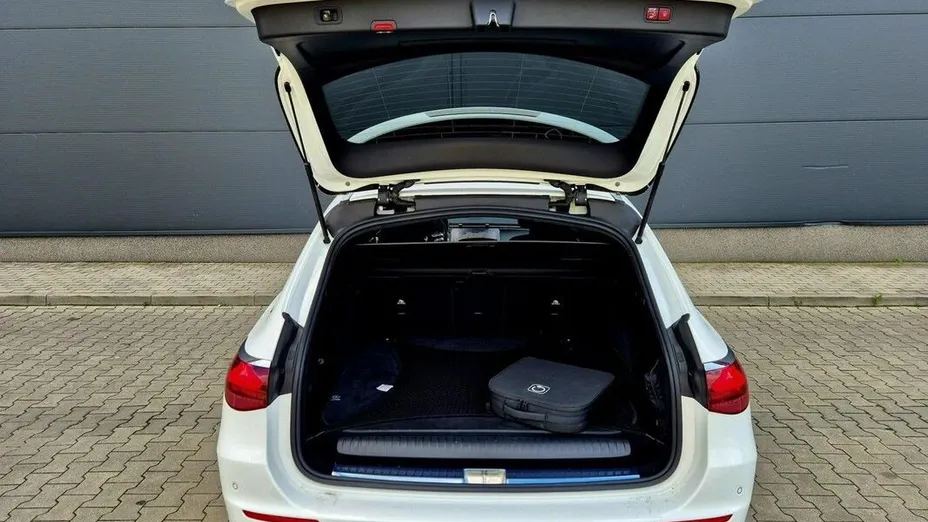 MERCEDES-BENZ E Klasa E 300 e AMG