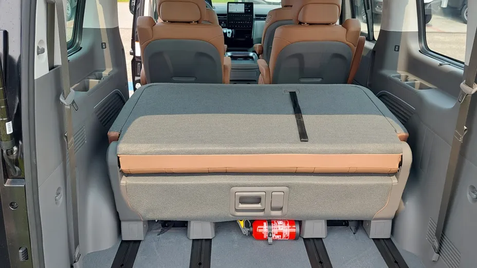 HYUNDAI Staria Staria 1.6 T-GDI HEV Luxury aut Nowy