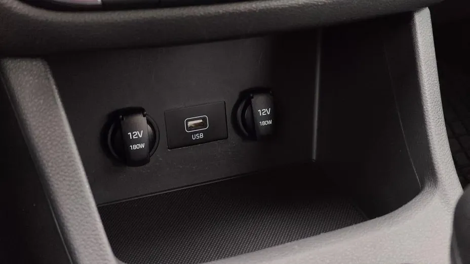 HYUNDAI i30 i30 1.5 DPI Classic +