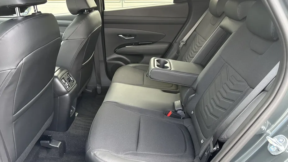 HYUNDAI Tucson Tucson 1.6 T-GDi HEV Smart Black 2WD aut Nowy
