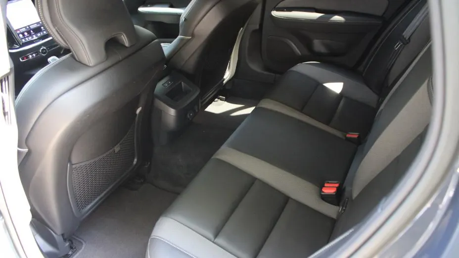 VOLVO V60 V60 B4 D Plus Dark aut