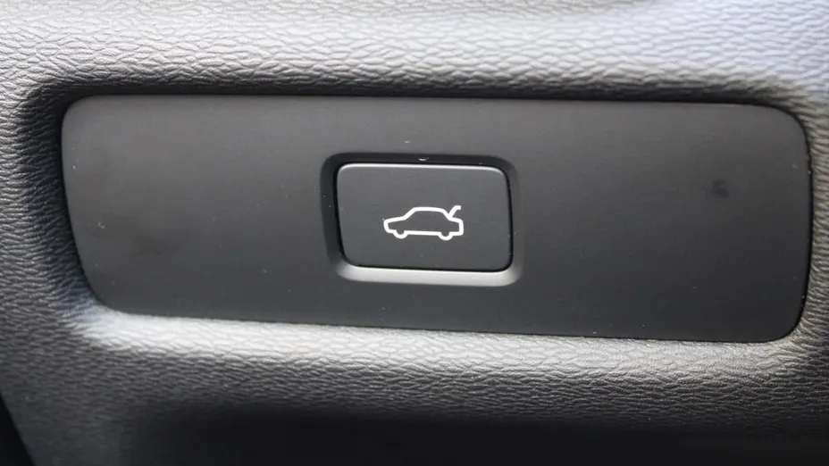 VOLVO V60 V60 B4 D Plus Dark aut