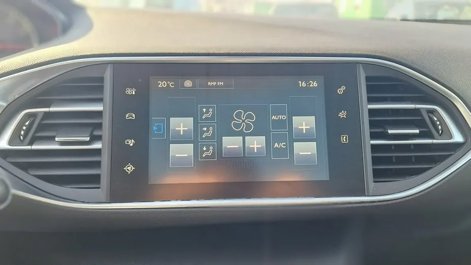 PEUGEOT 308 -