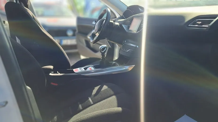 PEUGEOT 308 -