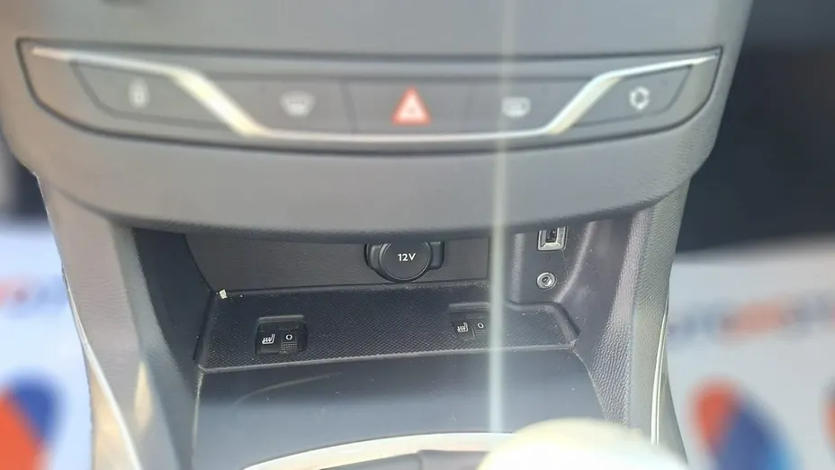 PEUGEOT 308 -