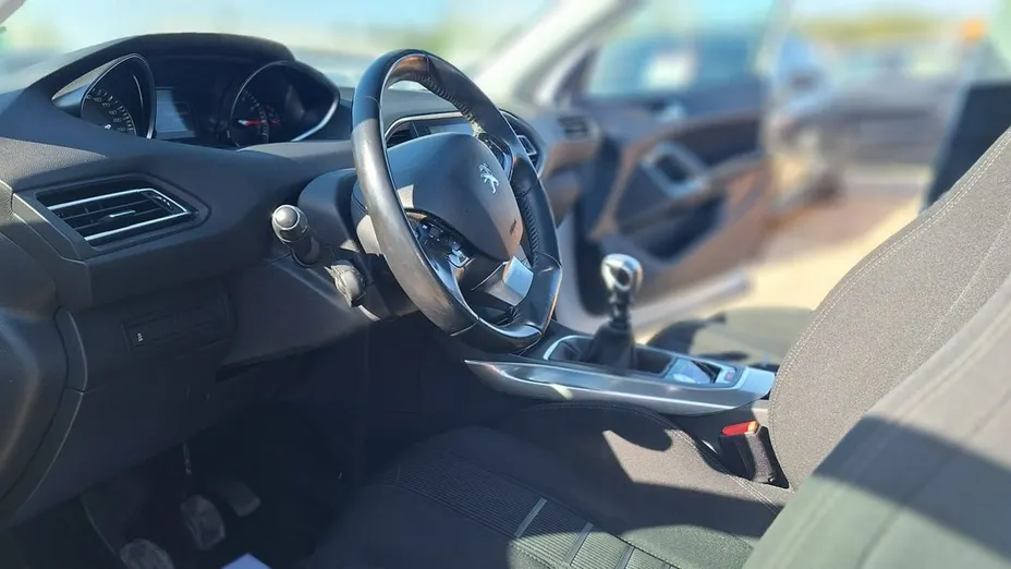 PEUGEOT 308 -