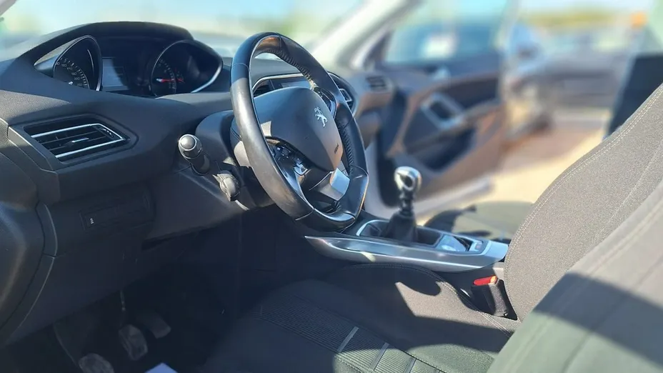 PEUGEOT 308 -