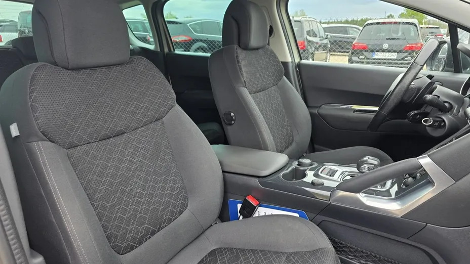 PEUGEOT 3008 -