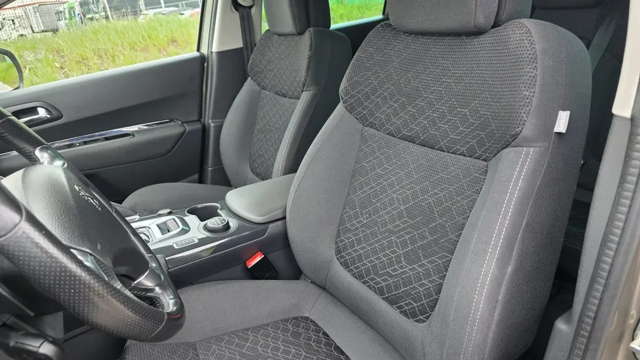 PEUGEOT 3008 -