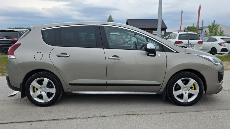 PEUGEOT 3008 -
