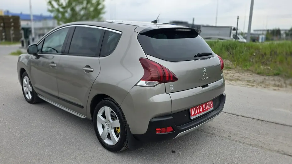 PEUGEOT 3008 -