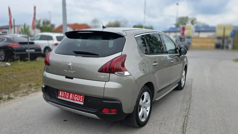 PEUGEOT 3008 -