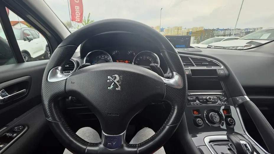 PEUGEOT 3008 -