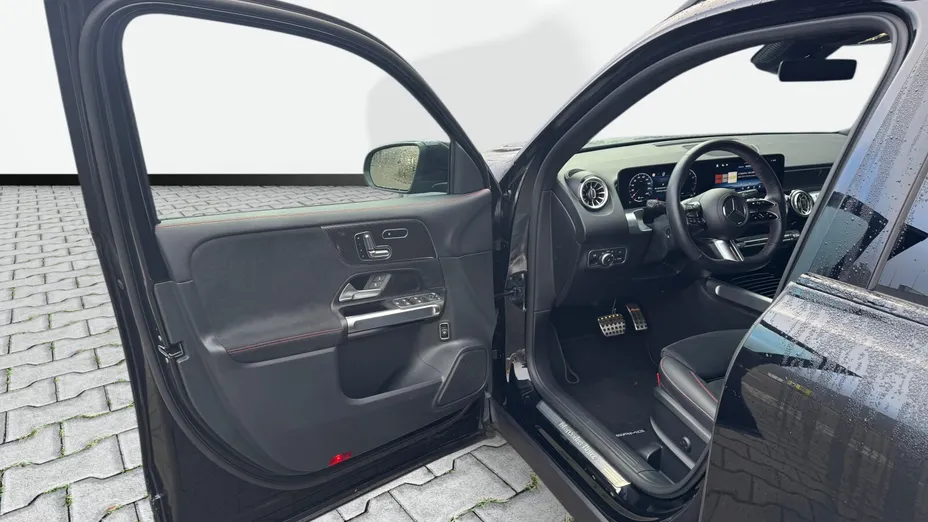 MERCEDES-BENZ GLB GLB 200 mHEV AMG Line 7G-DCT