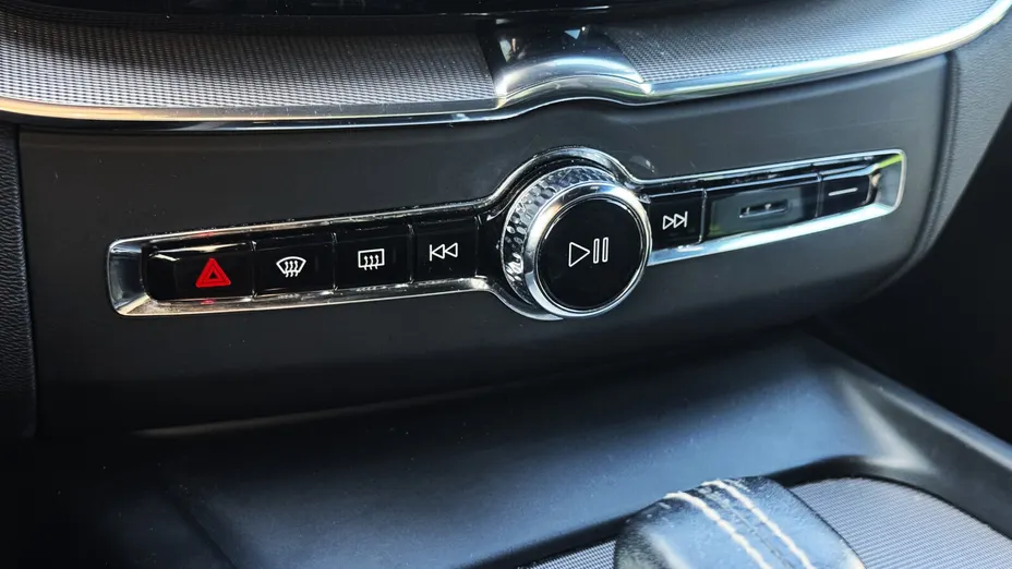 VOLVO XC60 XC60 B4 D AWD R-Design aut